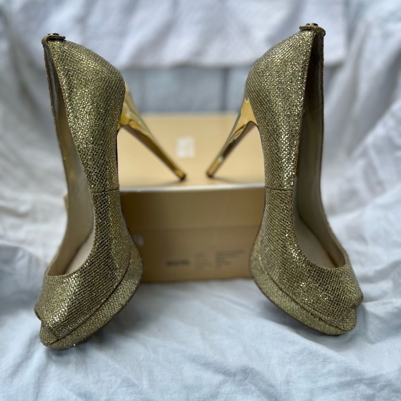 NWT MICHAEL KORS
YORK PLATFORM
GOLD
GLITTER
7 M - Picture 7 of 8